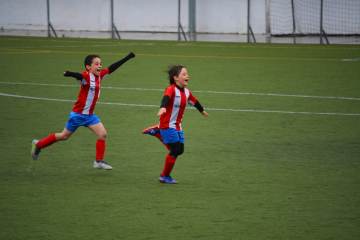10年前的今天，5000/1的冠军正式捧起英超冠军奖杯｜开云官网（配图示意）